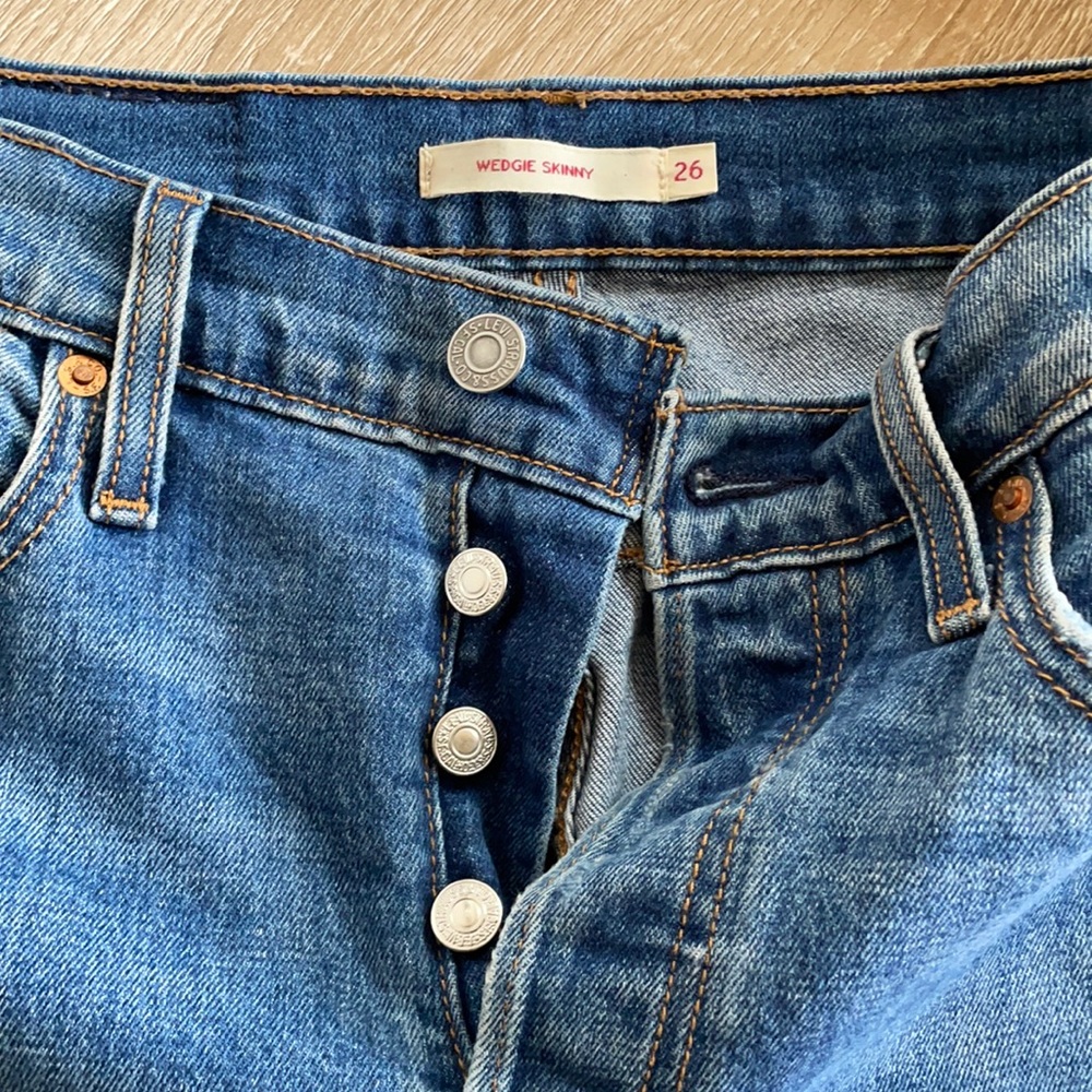 Levi Wedgie Jean
